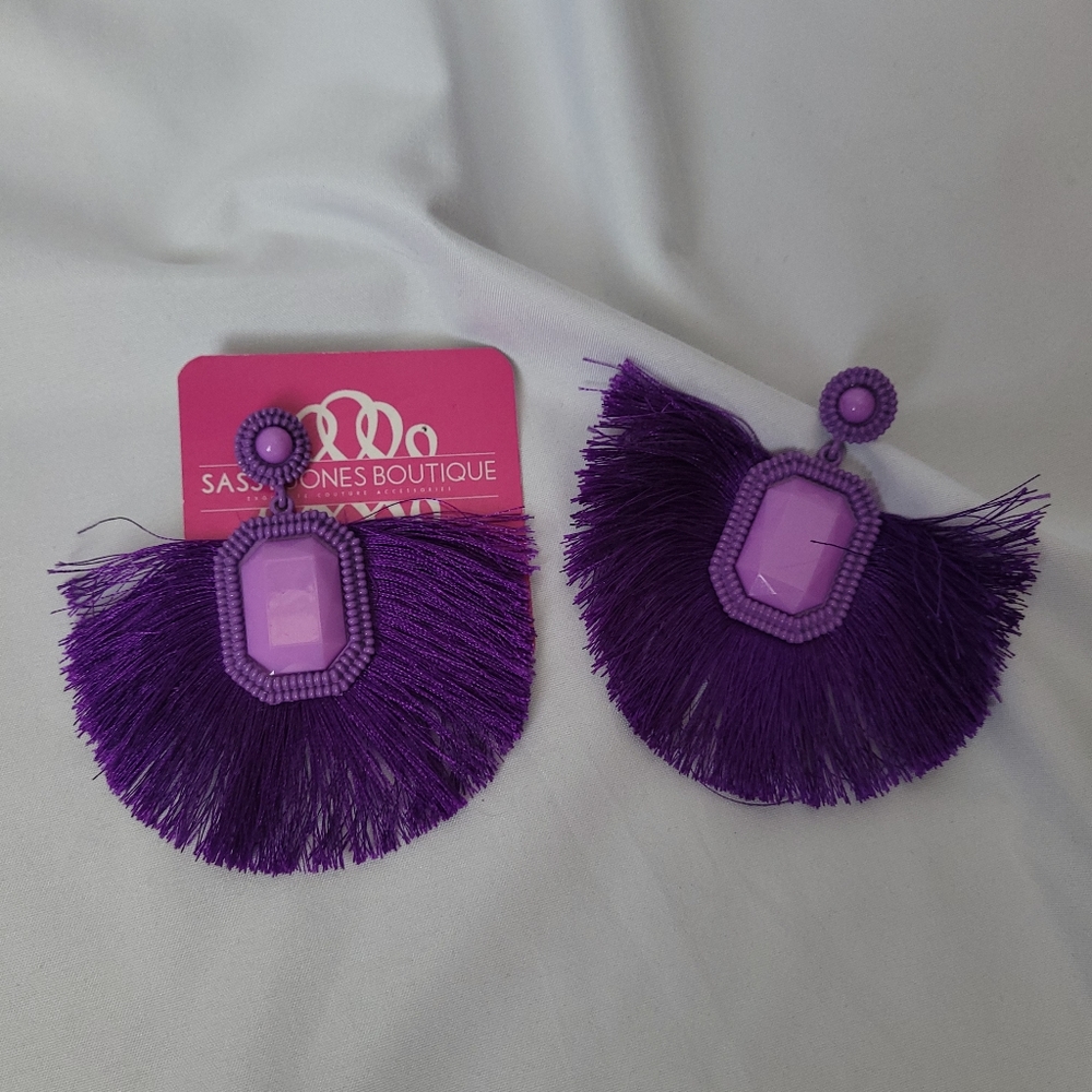Sassy Jones earrings!